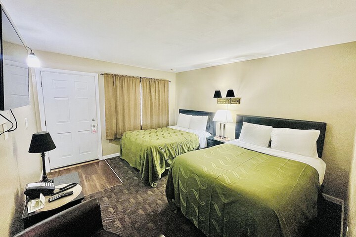 Room 13 of 40