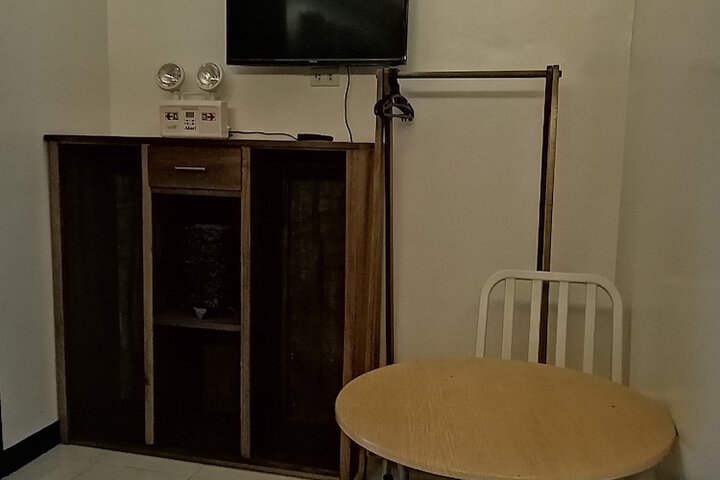 Room 21 of 102