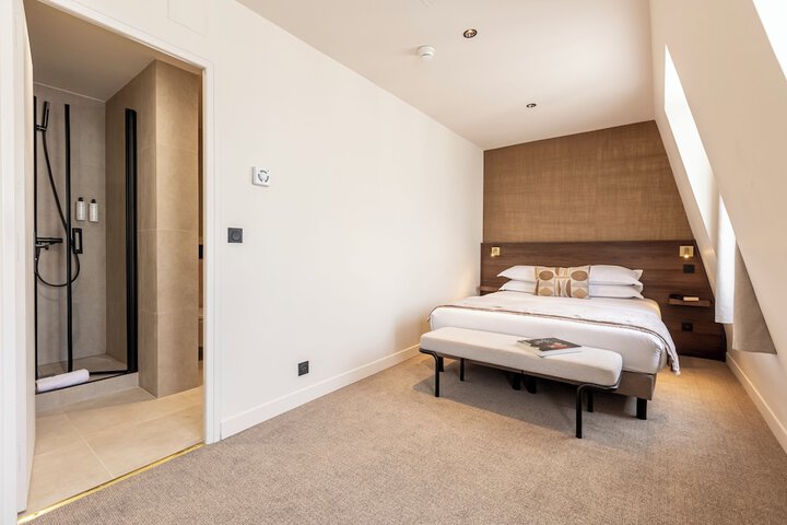 Room 38 of 65