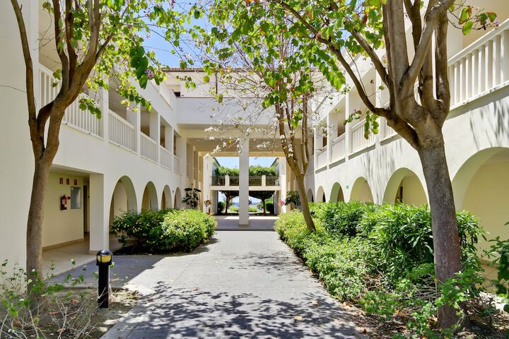 Hotel Exterior 110 of 137
