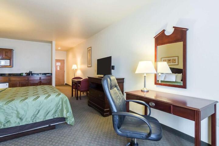 1 King Bed (12 of 12)