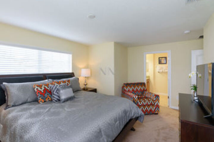 Room 222 of 687