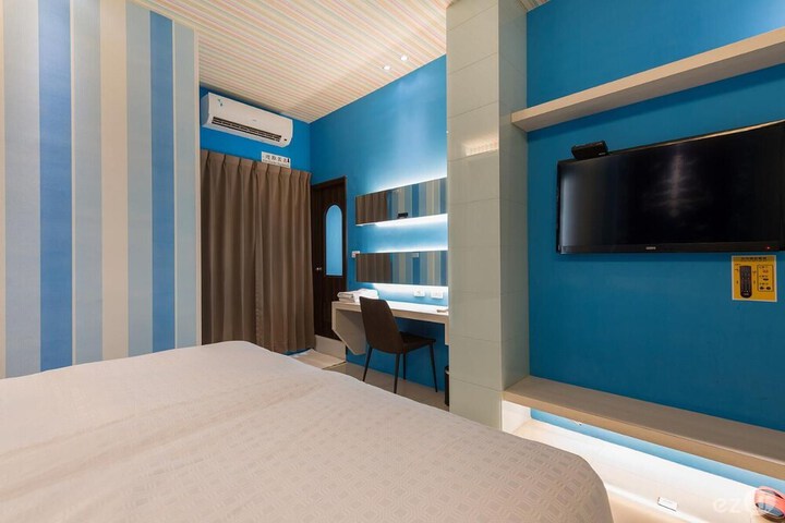 Room 13 of 52