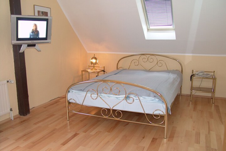 Room 3 of 28