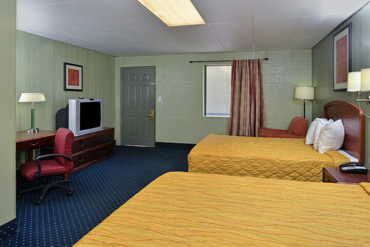 2 Double Beds (2 of 4)