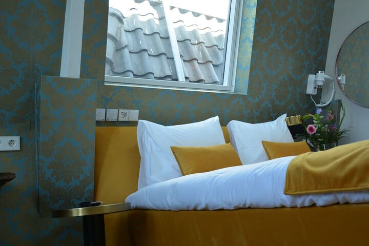 Room 17 of 83