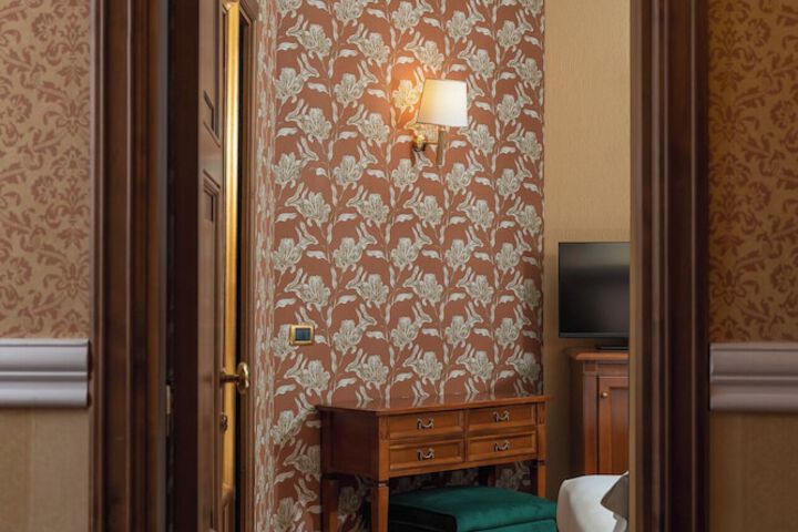 Room 38 of 92
