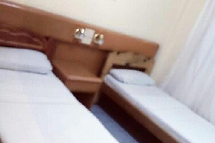 Room 4 of 32
