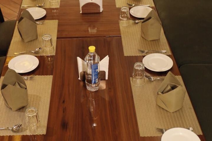 Dining 16 of 21