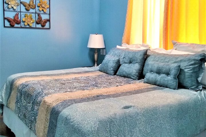 Room 5 of 98