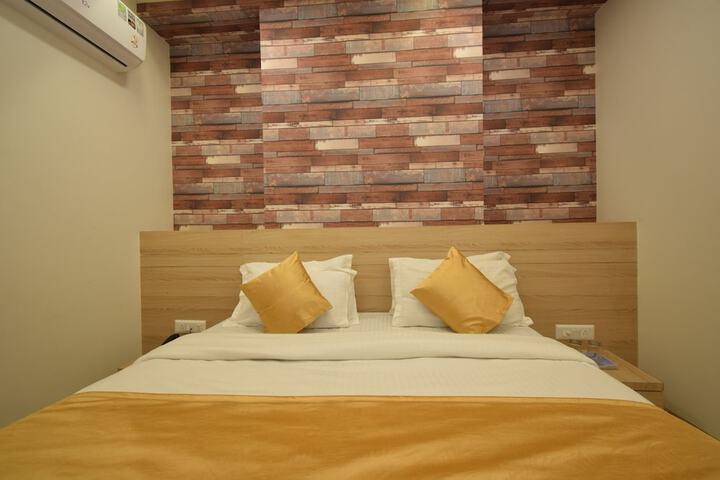 Room 8 of 20