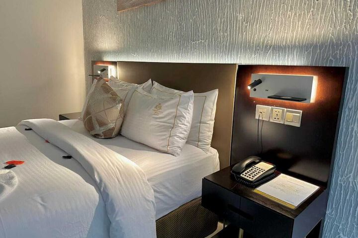 Room 27 of 63