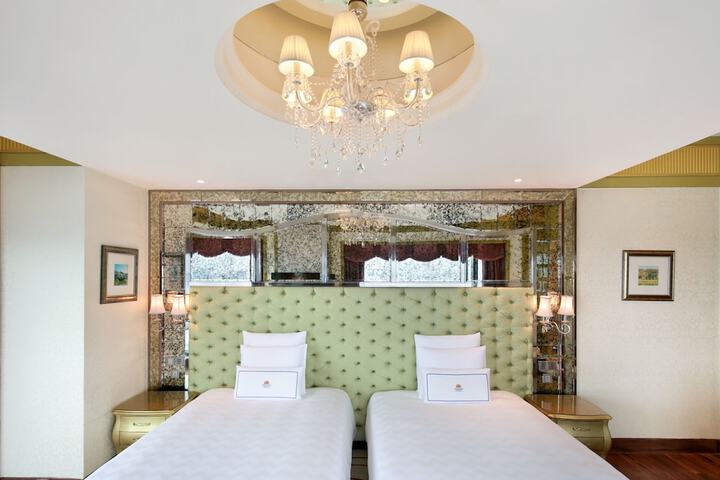 Room 17 of 131