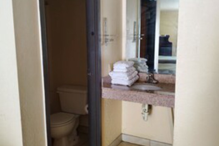 Room 2 of 6