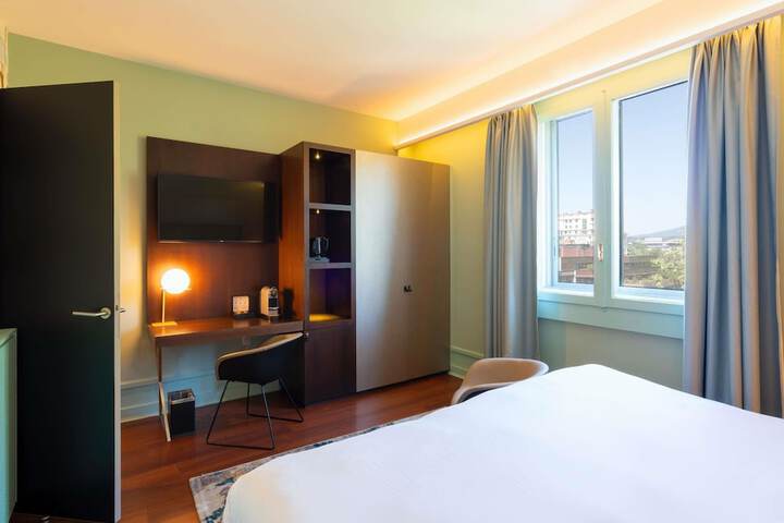 Room 22 of 111
