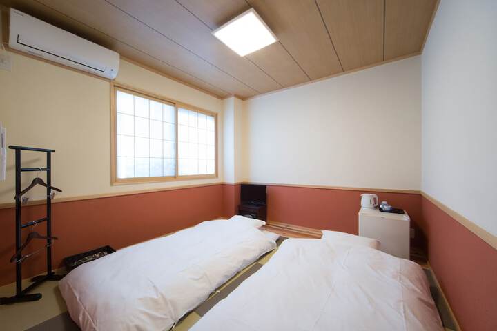 Room 3 of 32