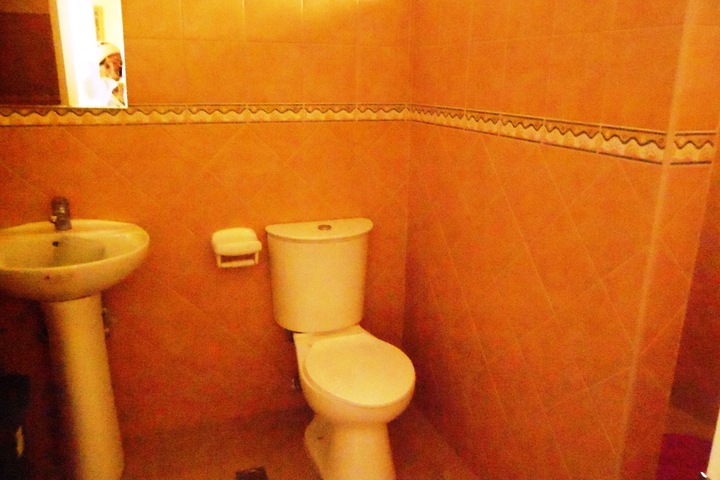 Room 6 of 28