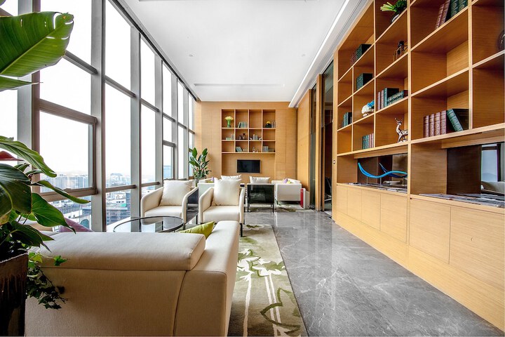 Lounge 58 of 64