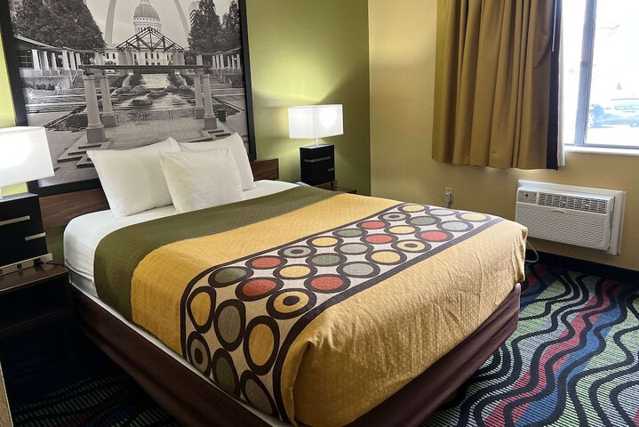 1 Queen Bed (20 of 22)