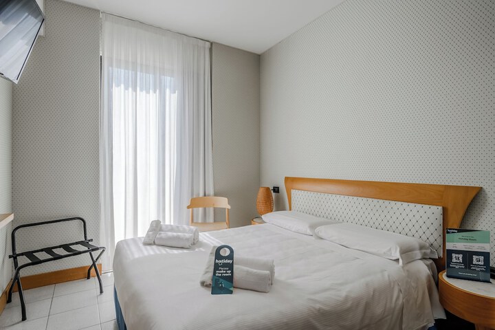 Room 13 of 97