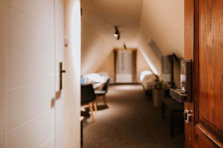 Room 7 of 13