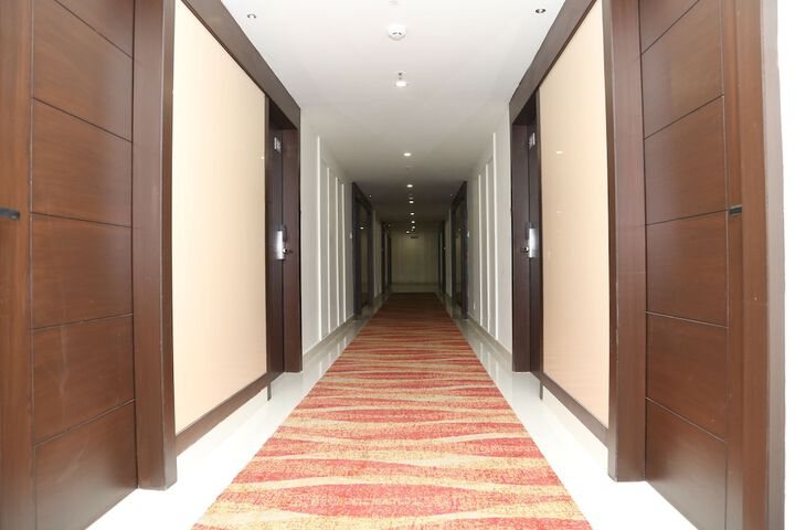 Ballroom/Hall 15 of 16