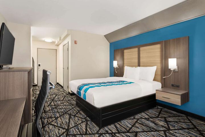 2 Queen Beds (17 of 19)