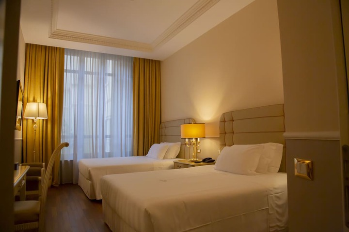 Room 35 of 106