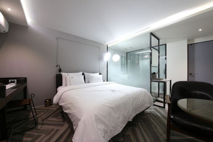 Room 34 of 70