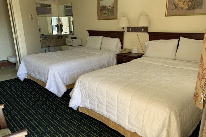 2 Double Beds (6 of 12)