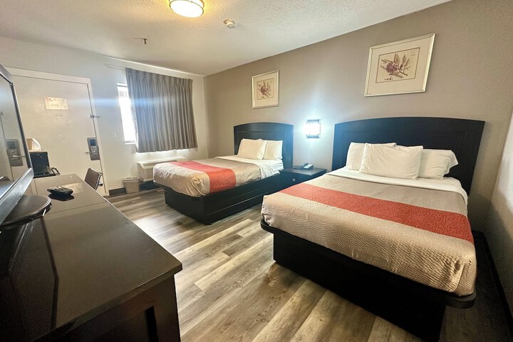 2 Double Beds (8 of 11)