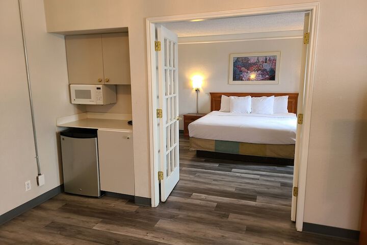 Room 11 of 38
