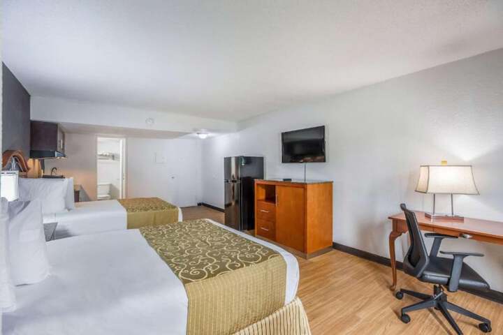 2 Double Beds (11 of 17)