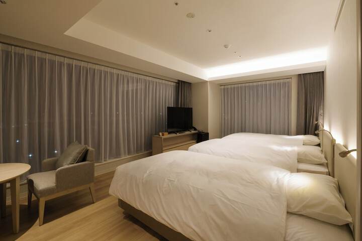 Room 8 of 121