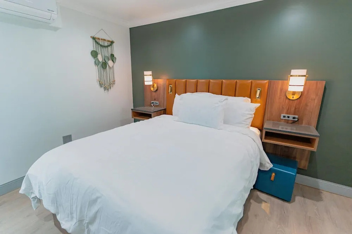 Room 4 of 15