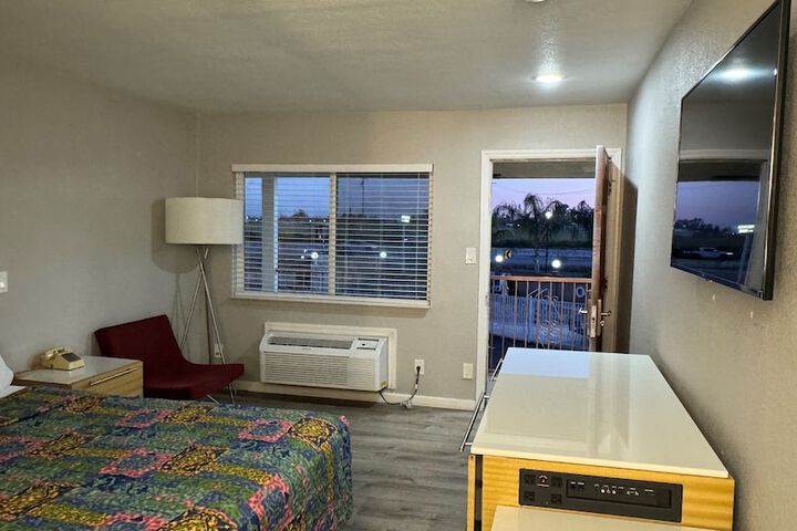 Room 7 of 17