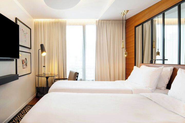 Room 33 of 186