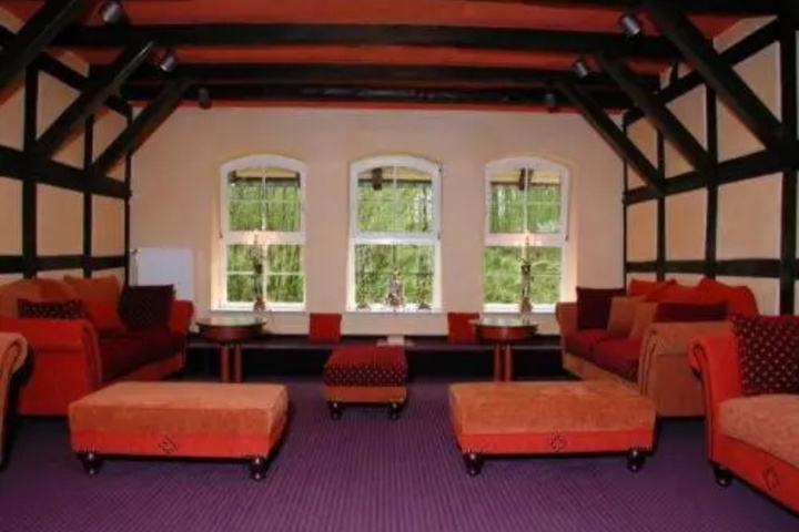 Room 4 of 14