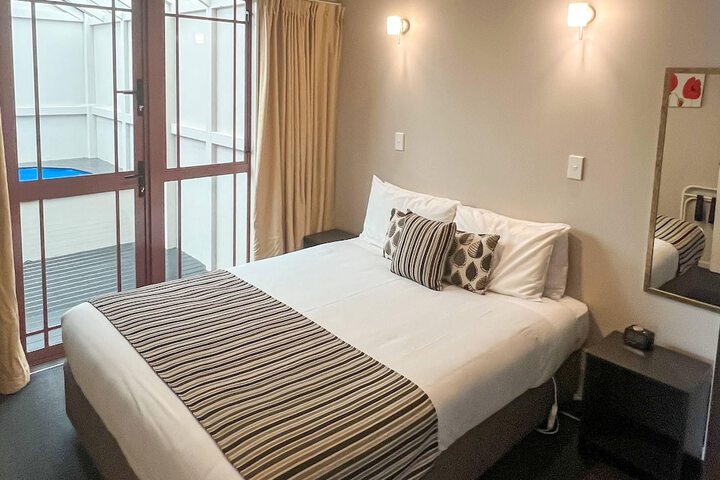 Room 103 of 302