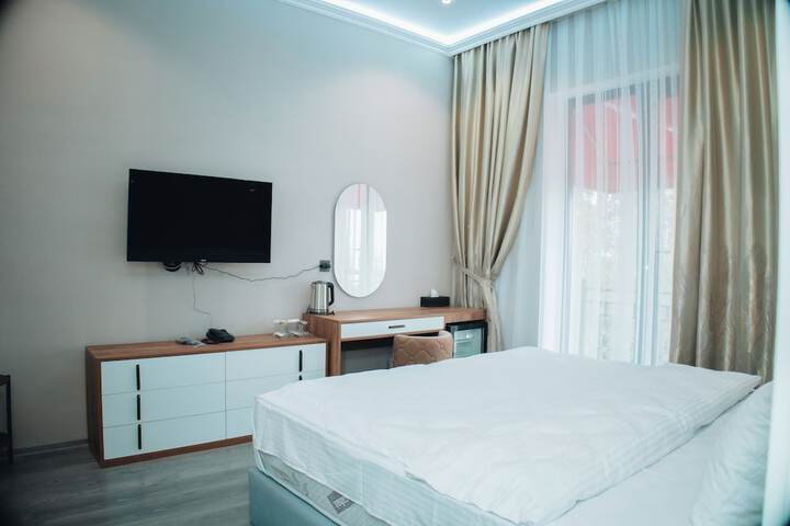 Room 8 of 13