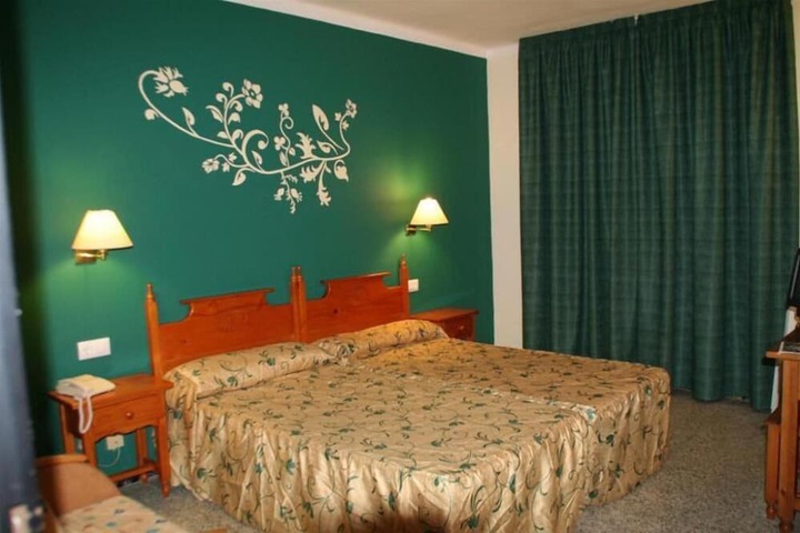 Room 7 of 32