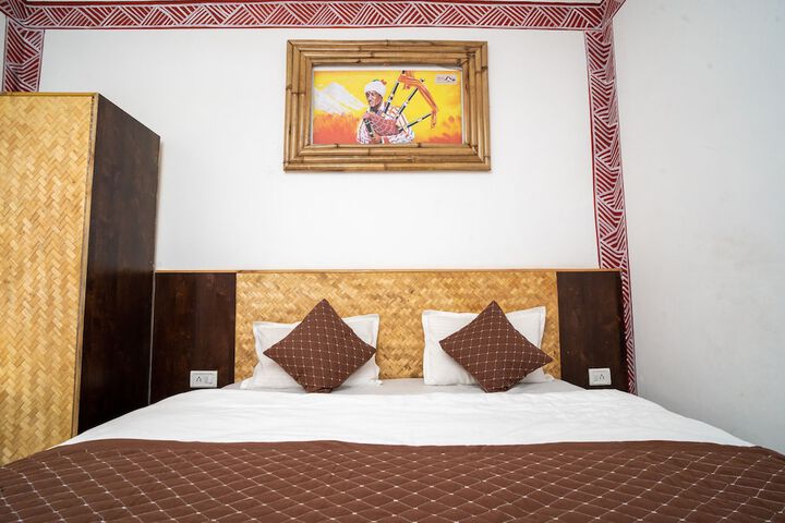 Room 4 of 8