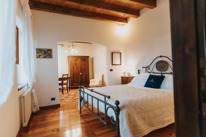 Room 8 of 26