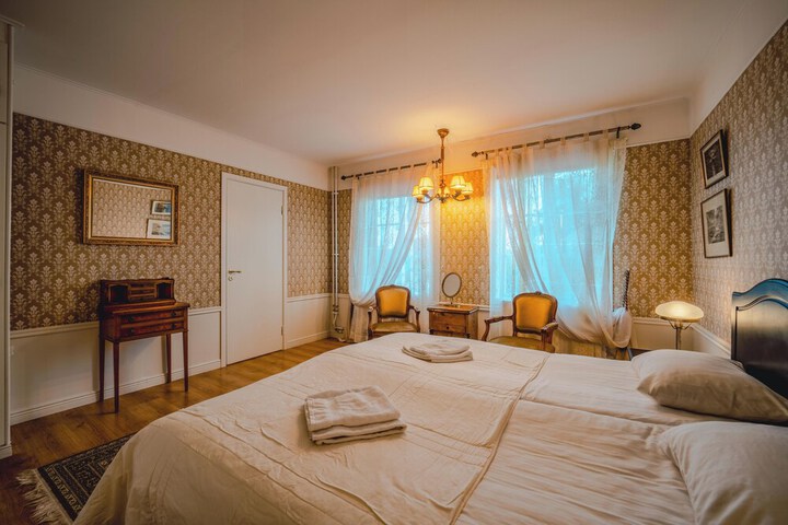Room 13 of 148