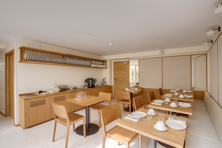 Dining 42 of 65