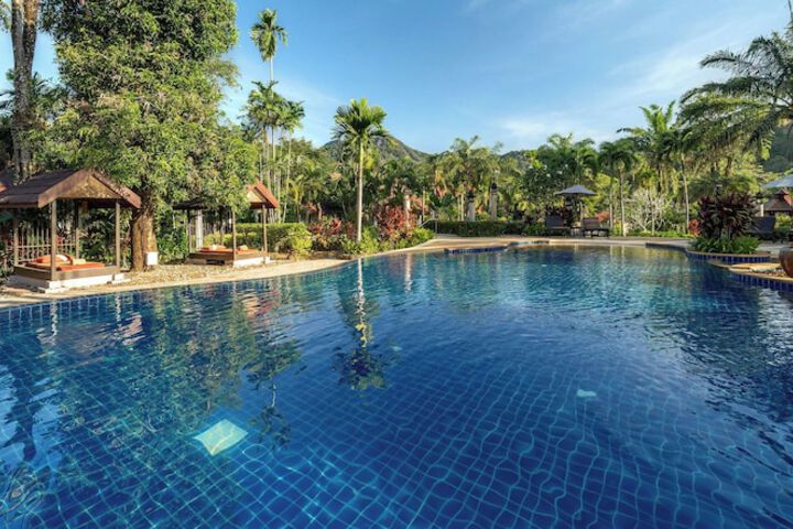 Hotel with Pool