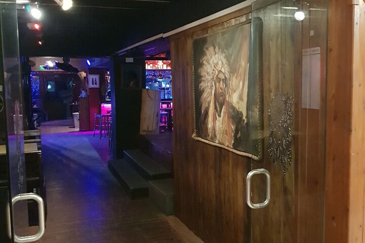 Lounge 23 of 29
