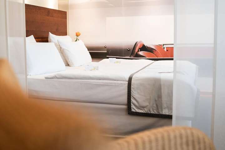 Room 33 of 105
