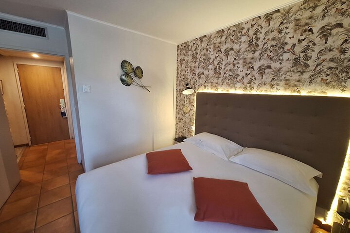 Room 18 of 60