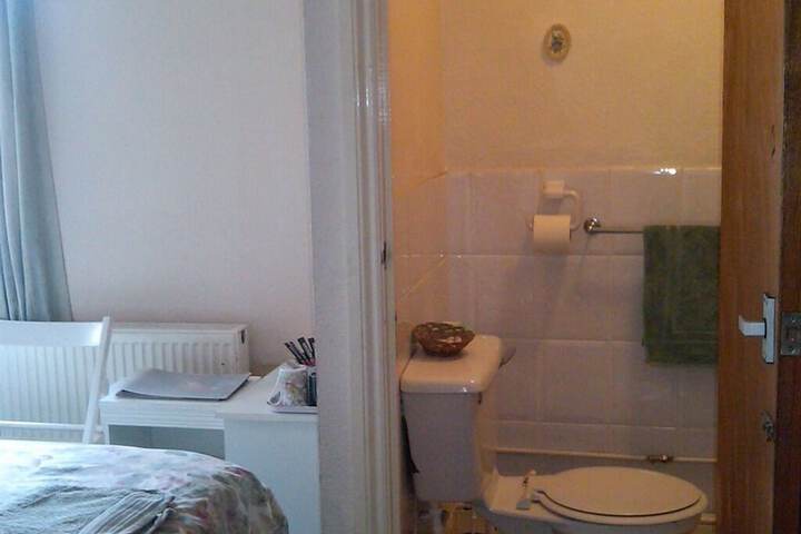 Room 4 of 13